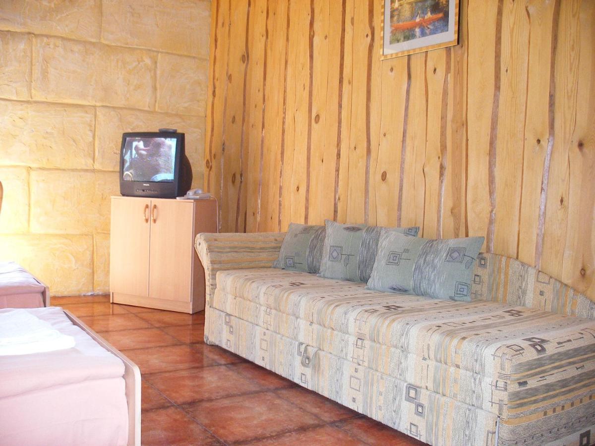 Tvirtove Prie Didziulio Hotel Dėdeliškės Екстериор снимка
