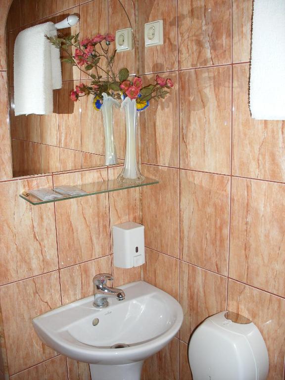 Tvirtove Prie Didziulio Hotel Dėdeliškės Стая снимка
