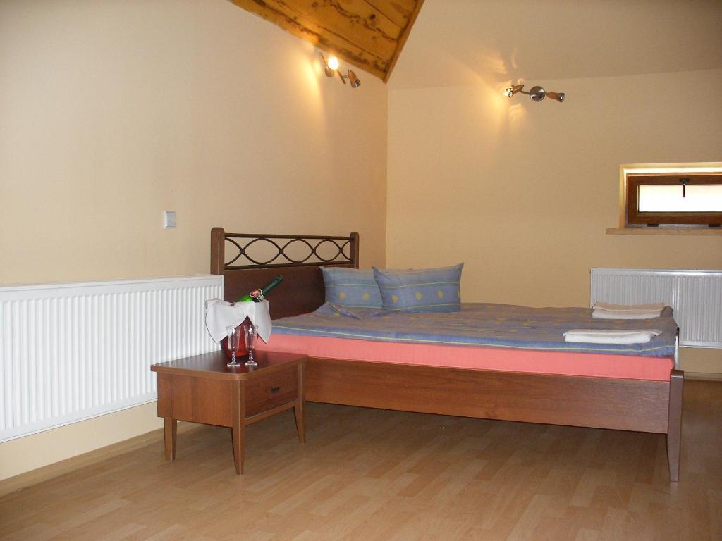 Tvirtove Prie Didziulio Hotel Dėdeliškės Стая снимка